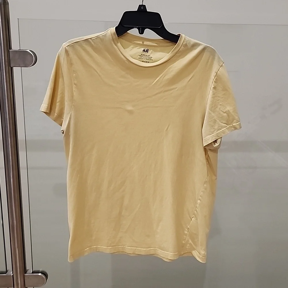 H&M t-shirt. Size M